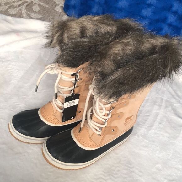 New SOREL Joan of Arctic Faux Fur Waterproof Snow Boot (Women), women size 6 - Picture 1 of 16